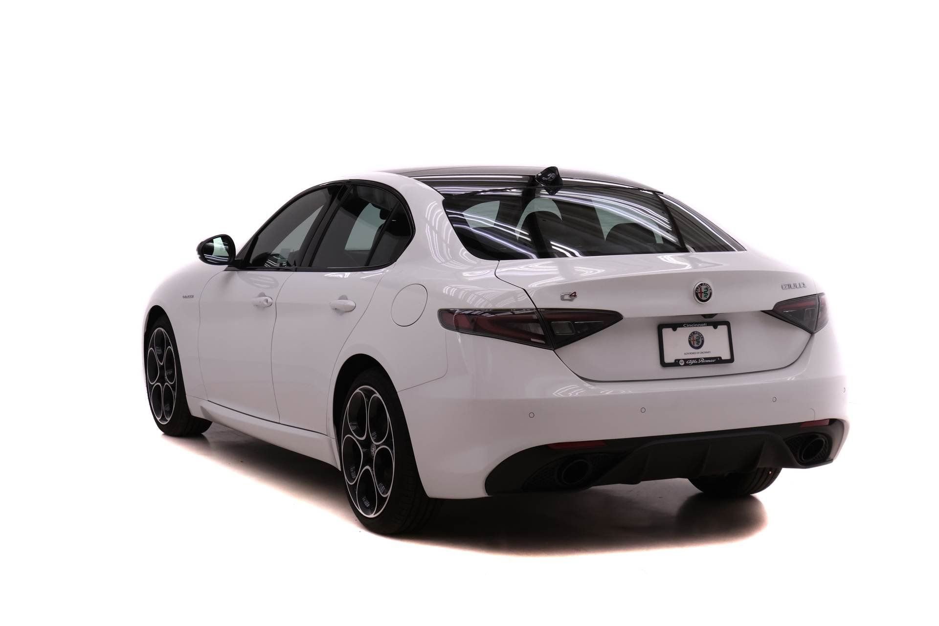 New 2025 Alfa Romeo Giulia AWD image 5