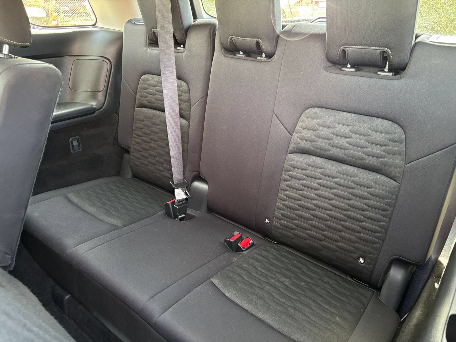 Used 2025 Nissan Pathfinder SV FWD image 31