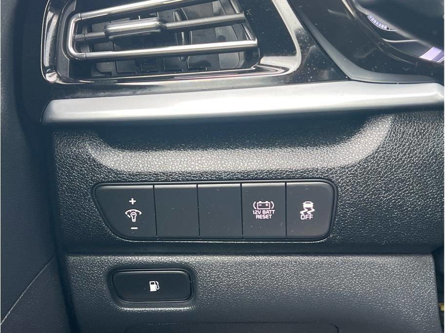 Used 2021 Kia Niro LX image 22