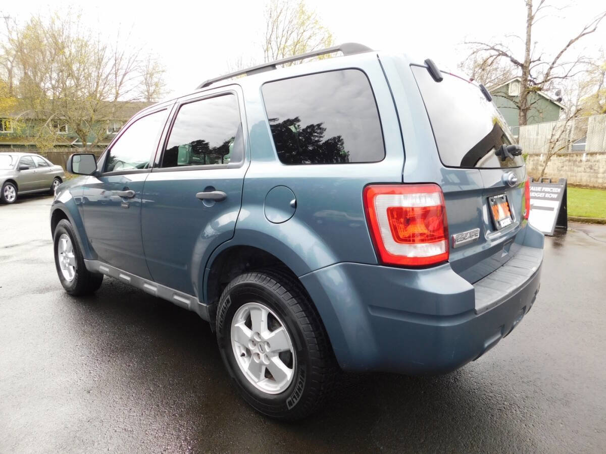 Used 2010 Ford Escape XLT image 3
