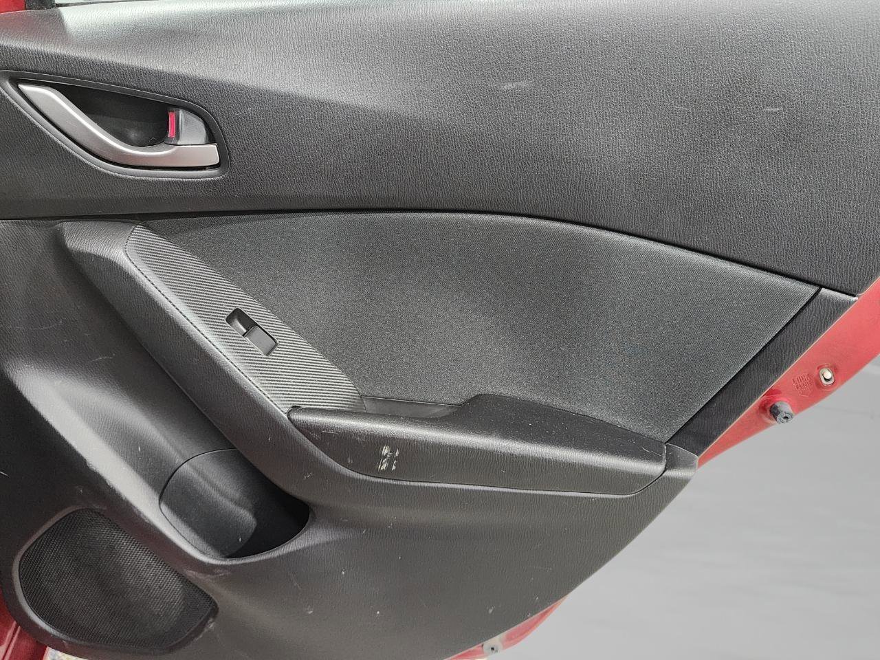 Used 2015 MAZDA MAZDA3 i Touring image 25