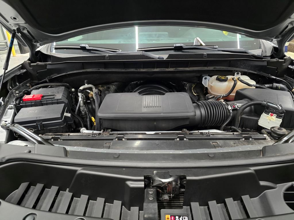 Used 2024 Chevrolet Suburban LT RWD image 13