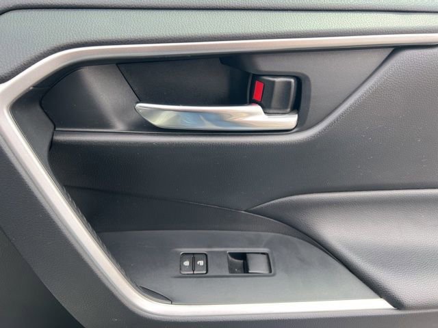 Used 2020 Toyota RAV4 XLE w/ Convenience Package image 31