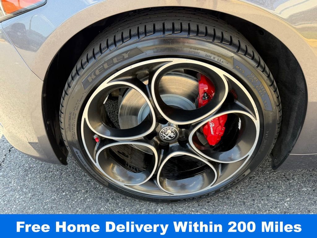 Used 2024 Alfa Romeo Giulia Veloce image 11