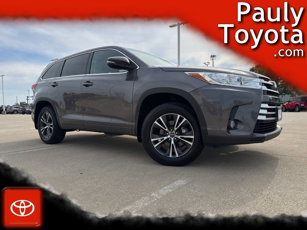 Used 2018 Toyota Highlander Plus AWD/4WD image 1
