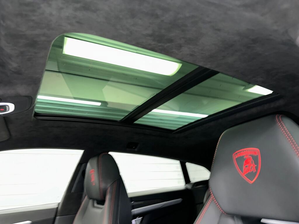 Used 2020 Lamborghini Urus image 4