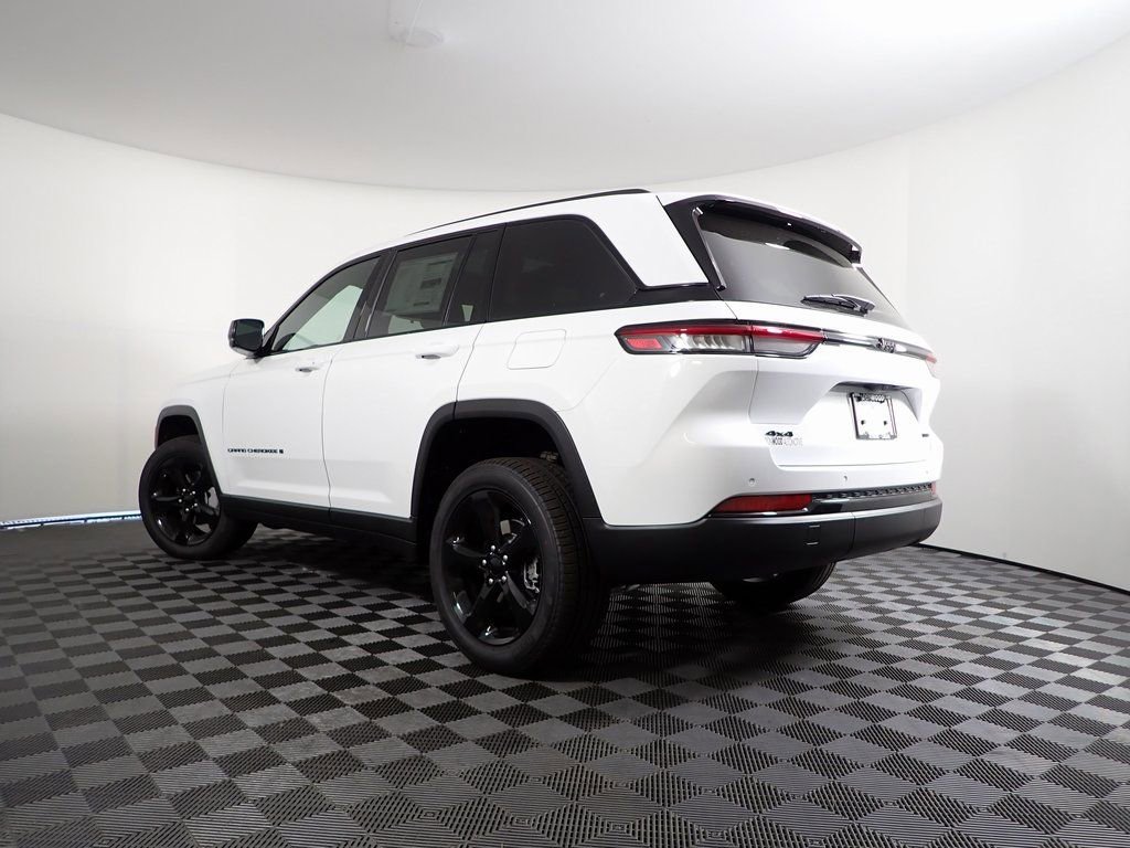 New 2025 Jeep Grand Cherokee Limited w/ Black Appearance Package image 15