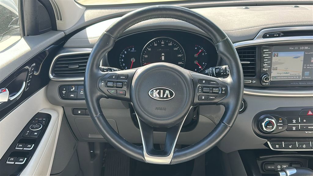 Used 2017 Kia Sorento SX image 23