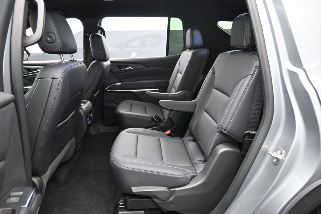 Used 2024 Chevrolet Traverse LT w/ Midnight/Sport Edition FWD image 35