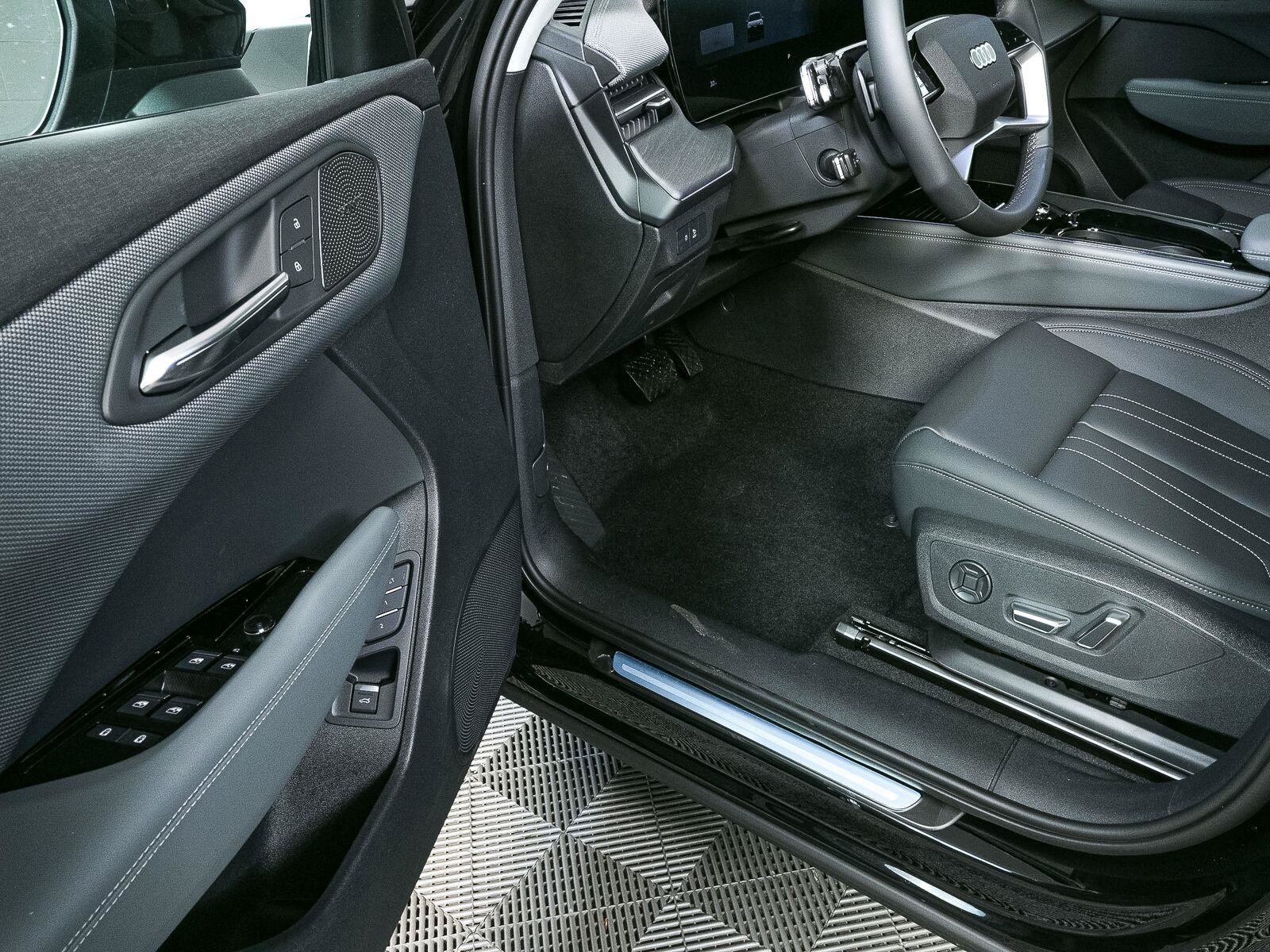 New 2026 Audi Q3 quattro 2.0T AWD/4WD image 9
