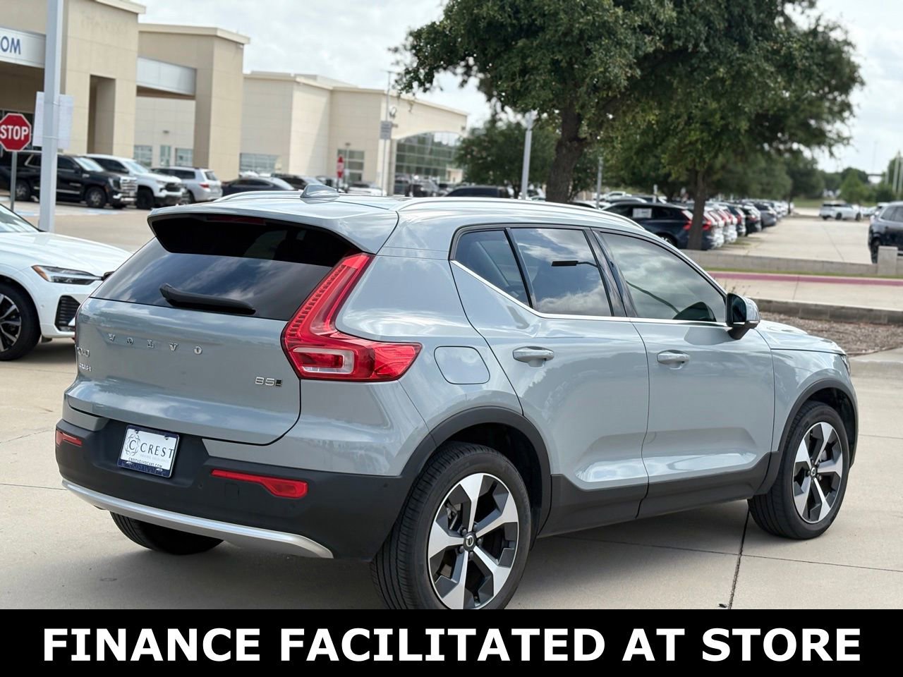 Certified 2025 Volvo XC40 B5 Plus AWD/4WD image 5