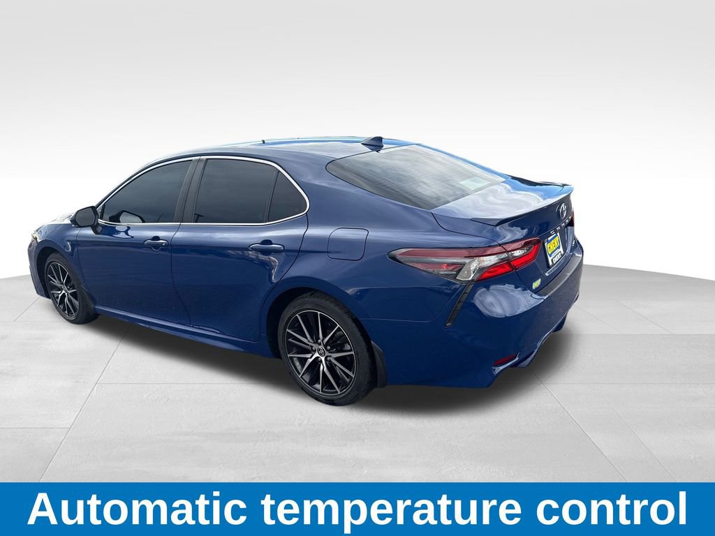 Used 2024 Toyota Camry SE image 4
