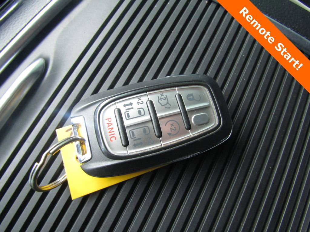 Used 2023 Chrysler Pacifica Limited AWD/4WD image 22