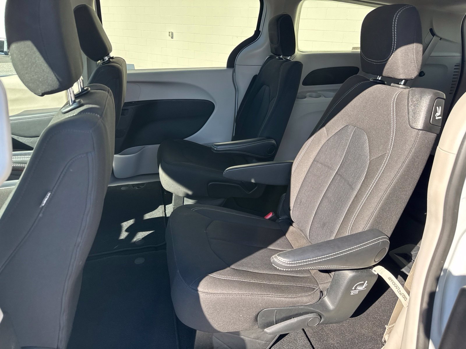 Used 2023 Chrysler Voyager LX FWD image 13
