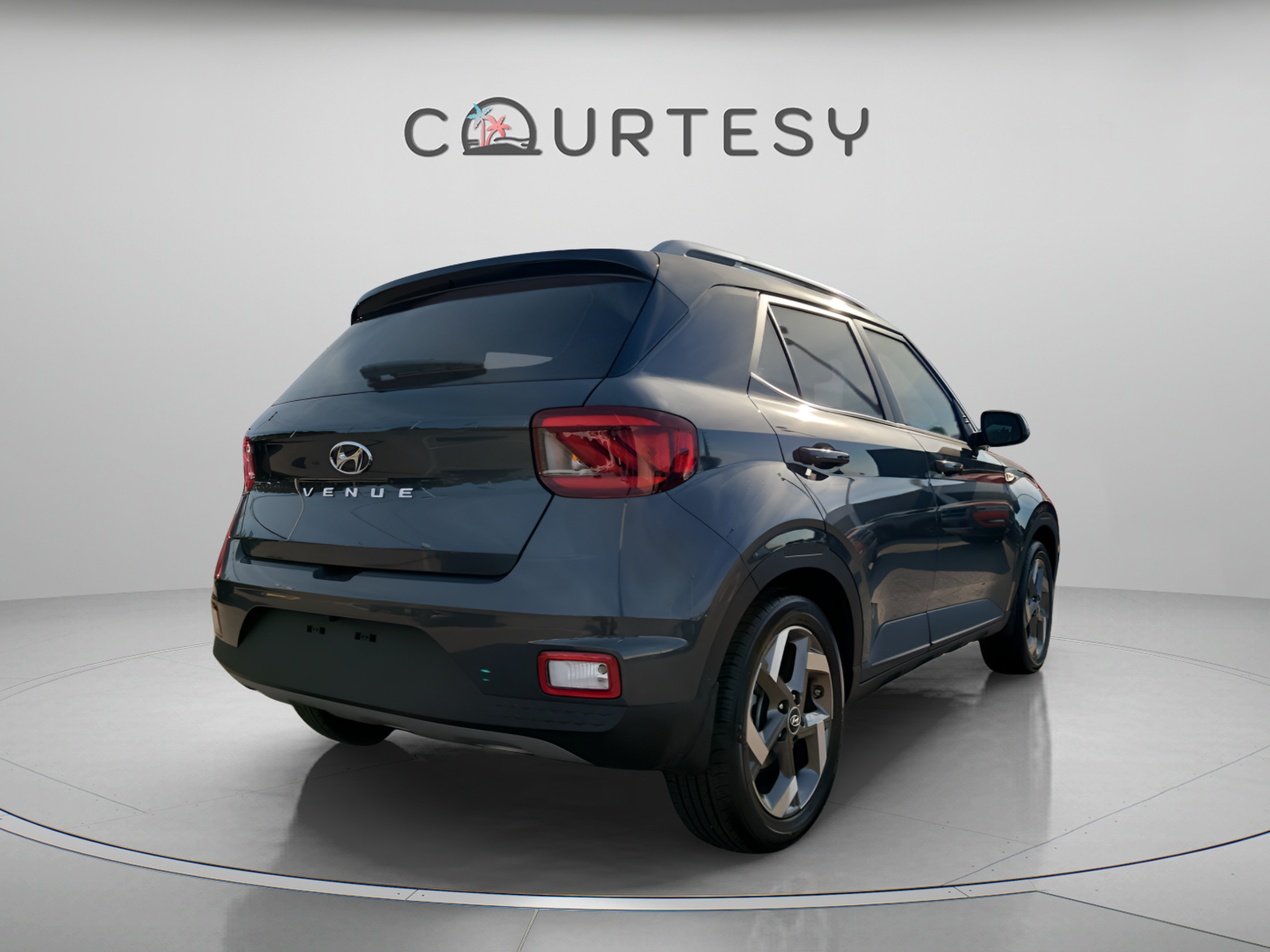 Used 2025 Hyundai Venue SEL FWD image 4