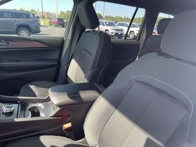 New 2025 Jeep Grand Cherokee Laredo X image 8