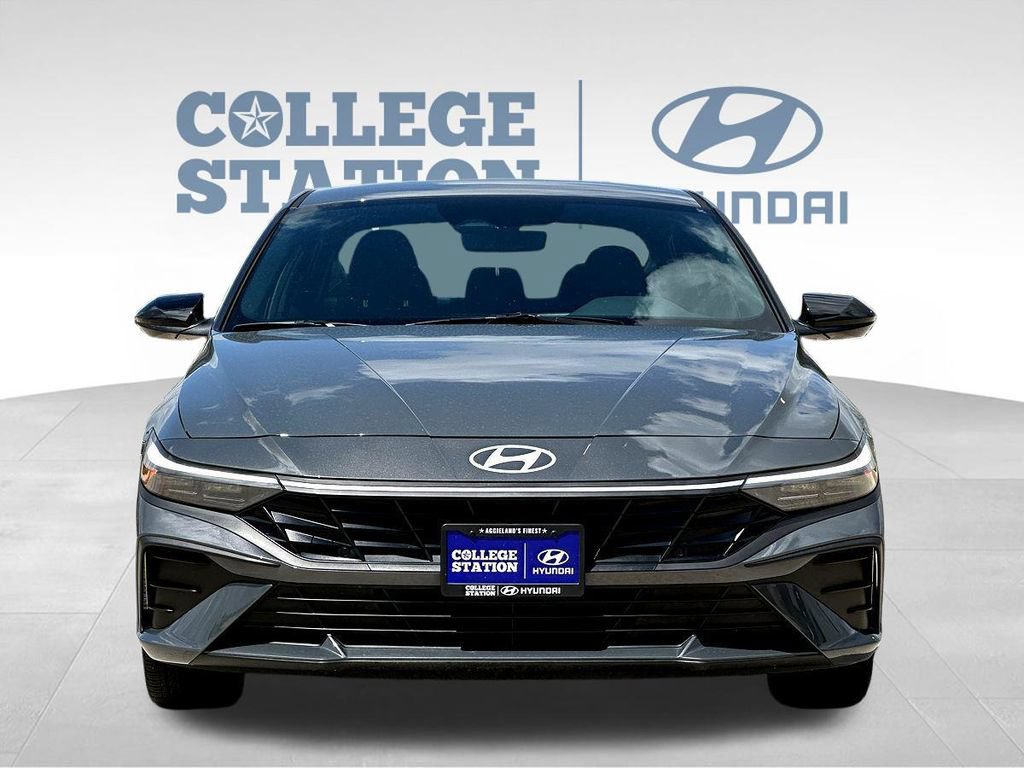Used 2025 Hyundai Elantra Sport FWD image 4