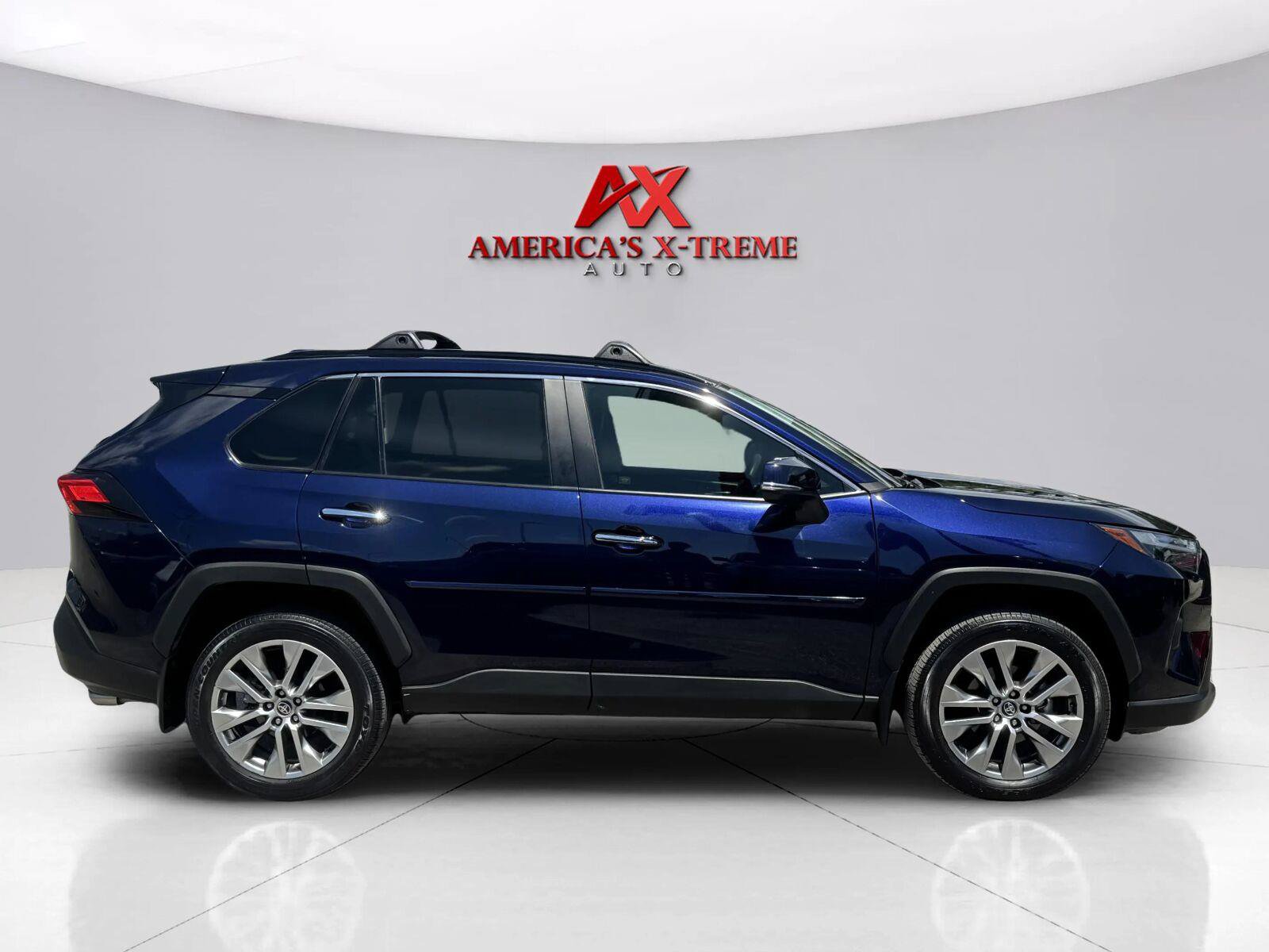 Used 2022 Toyota RAV4 Limited FWD image 7