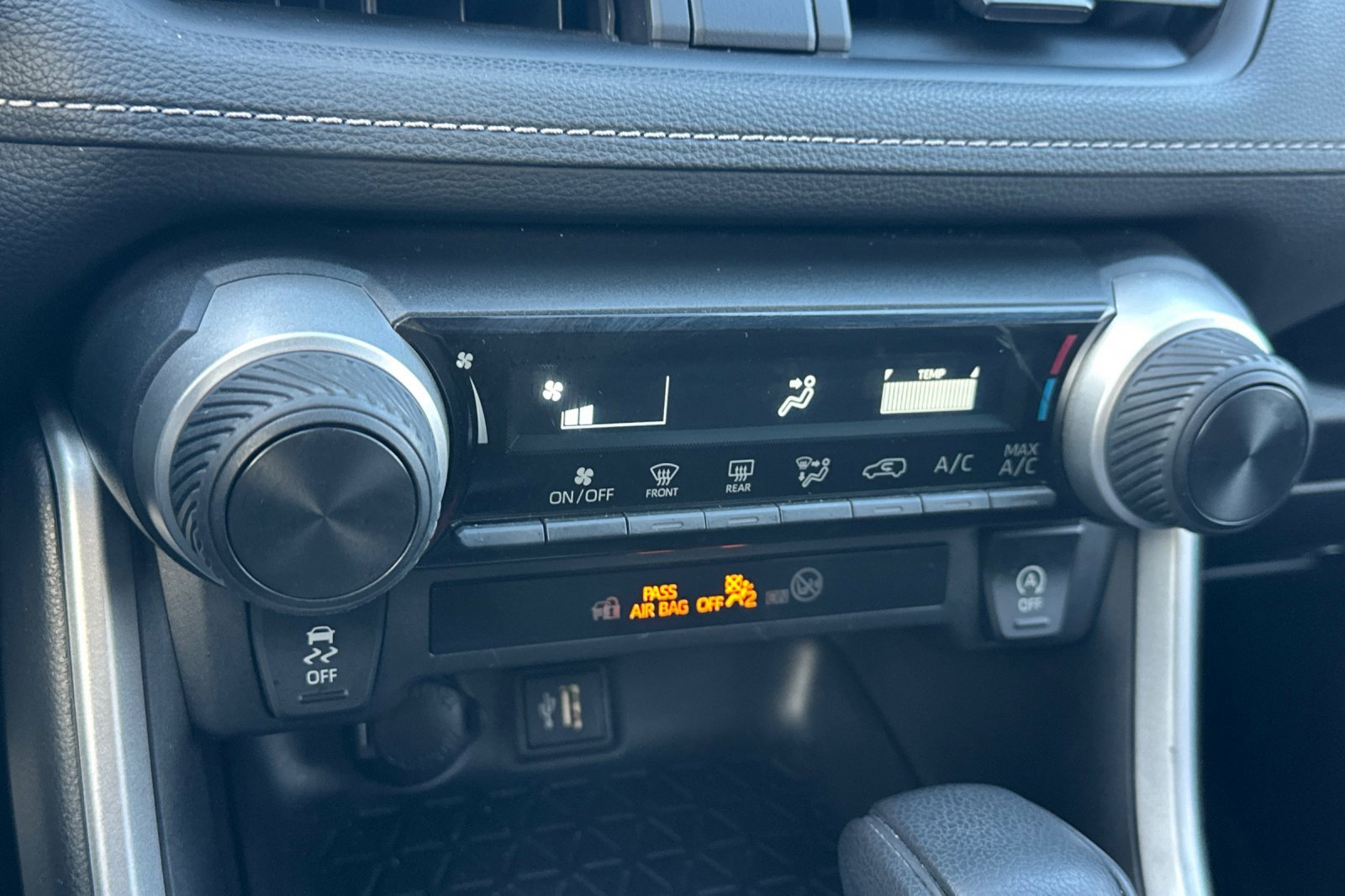 Used 2024 Toyota RAV4 LE image 28