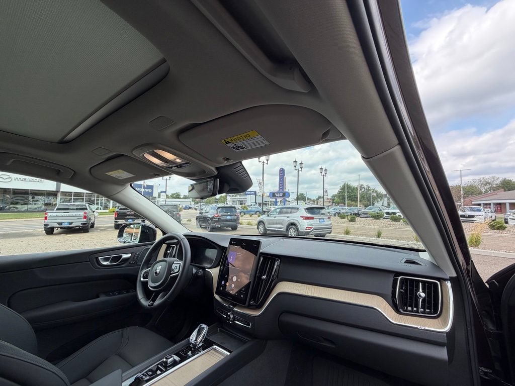 New 2026 Volvo XC60 B5 Plus w/ Climate Package AWD/4WD image 10