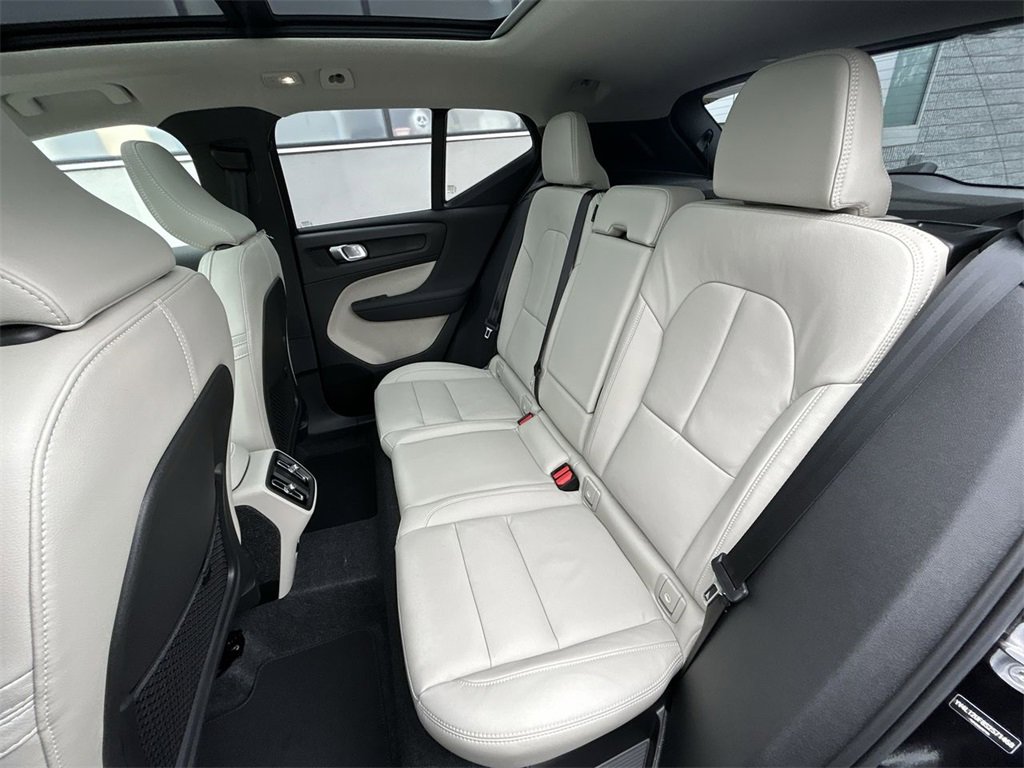 New 2025 Volvo XC40 B5 Ultra w/ Climate Package image 13
