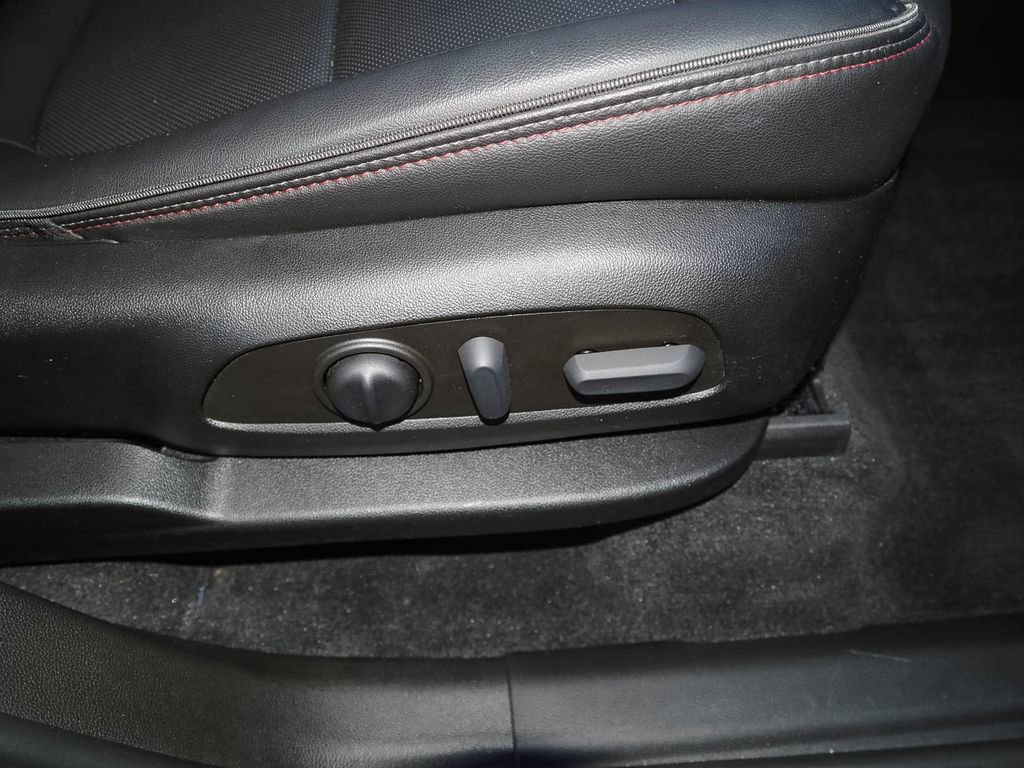 Used 2023 Chevrolet Traverse RS image 20