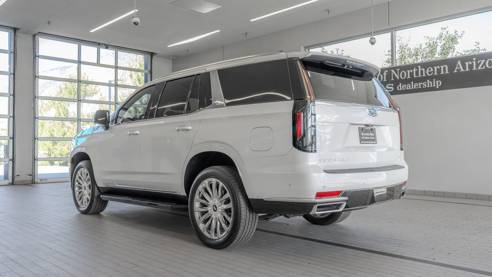 Used 2024 Cadillac Escalade Premium Luxury AWD/4WD image 13