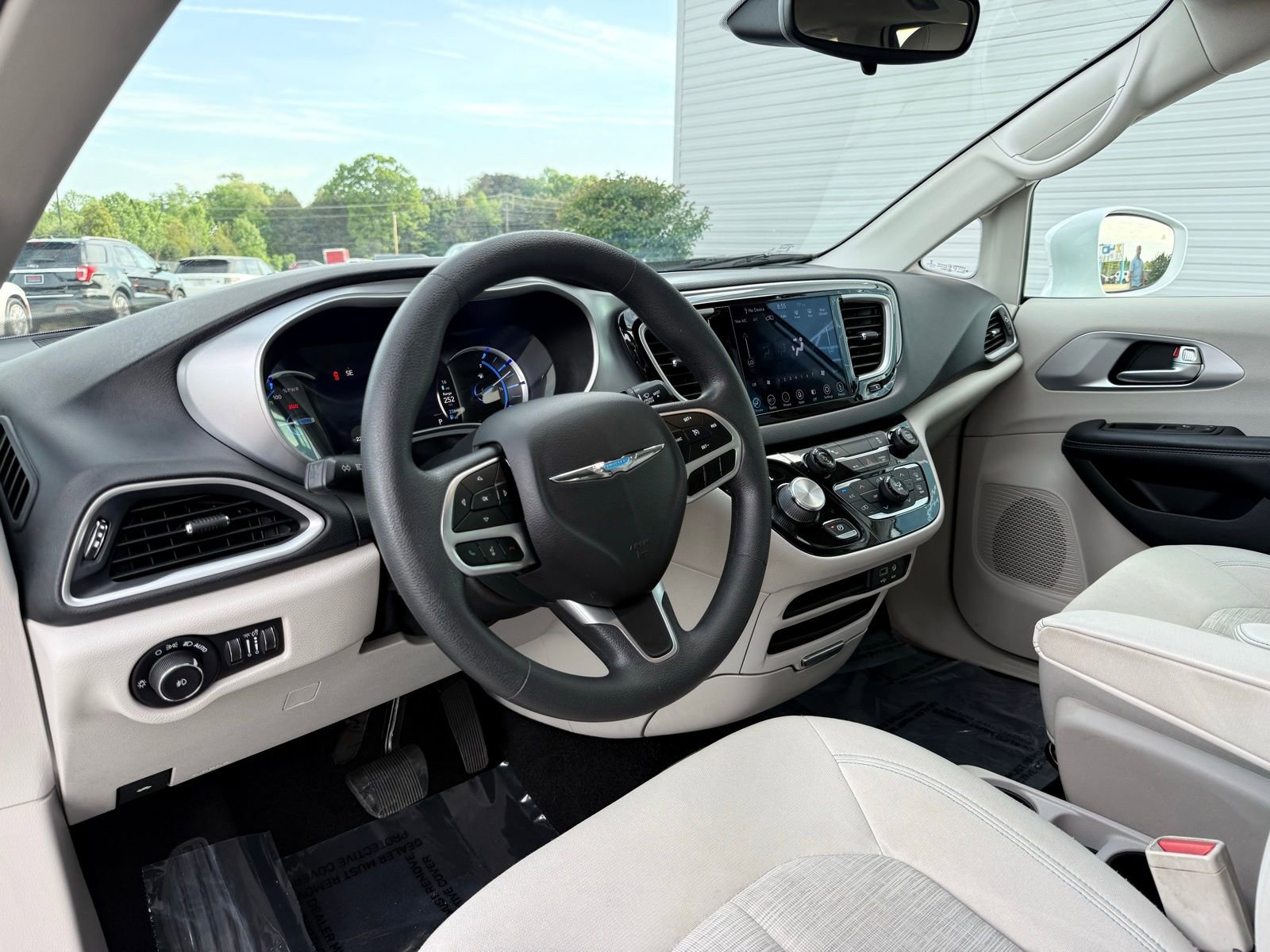 Used 2018 Chrysler Pacifica Touring Plus image 18
