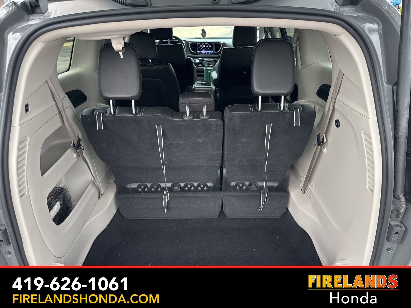 Used 2023 Chrysler Pacifica Touring-L image 30