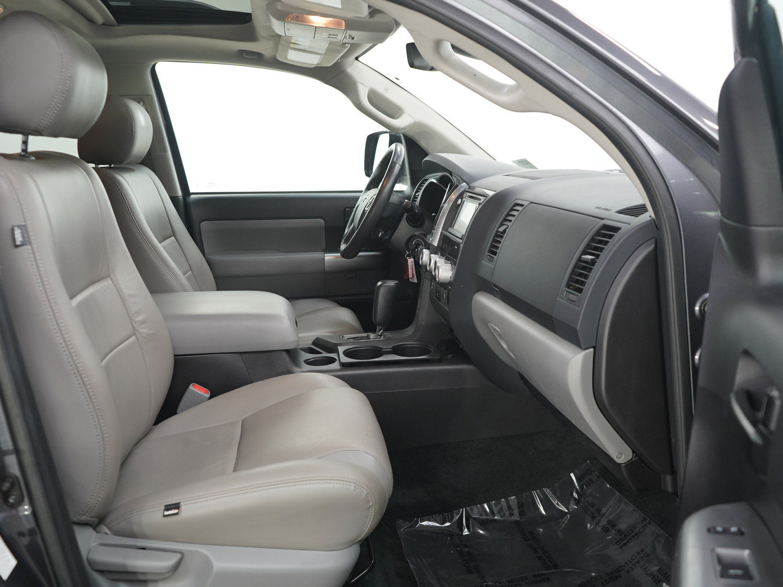 Used 2018 Toyota Sequoia SR5 AWD/4WD image 11