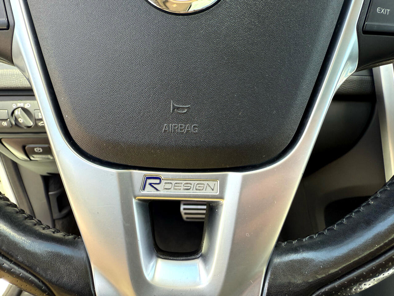 Used 2011 Volvo XC60 T6 R-Design w/ Convenience Pkg image 28