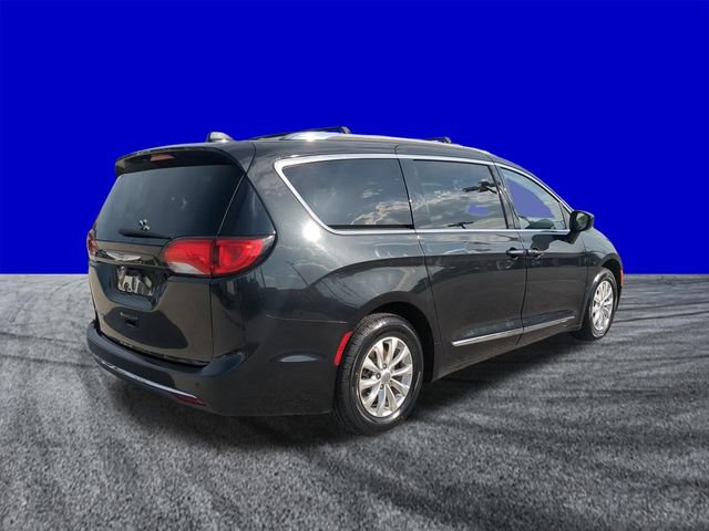Used 2019 Chrysler Pacifica Touring-L FWD image 4