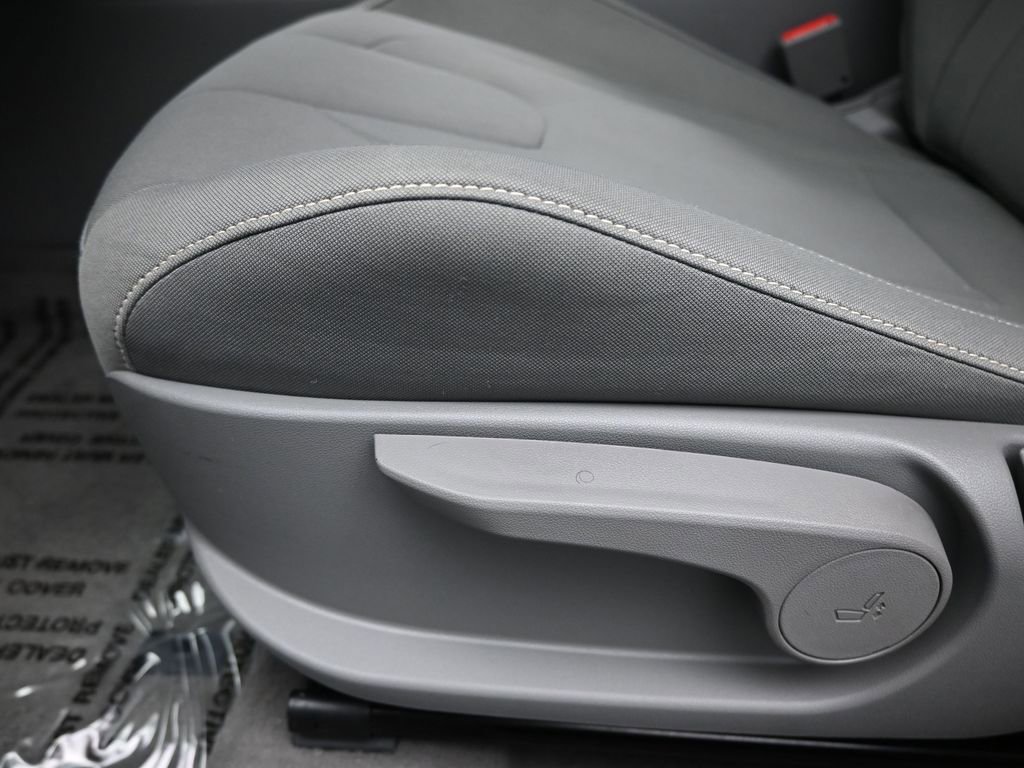 Used 2025 Hyundai Elantra SEL image 10