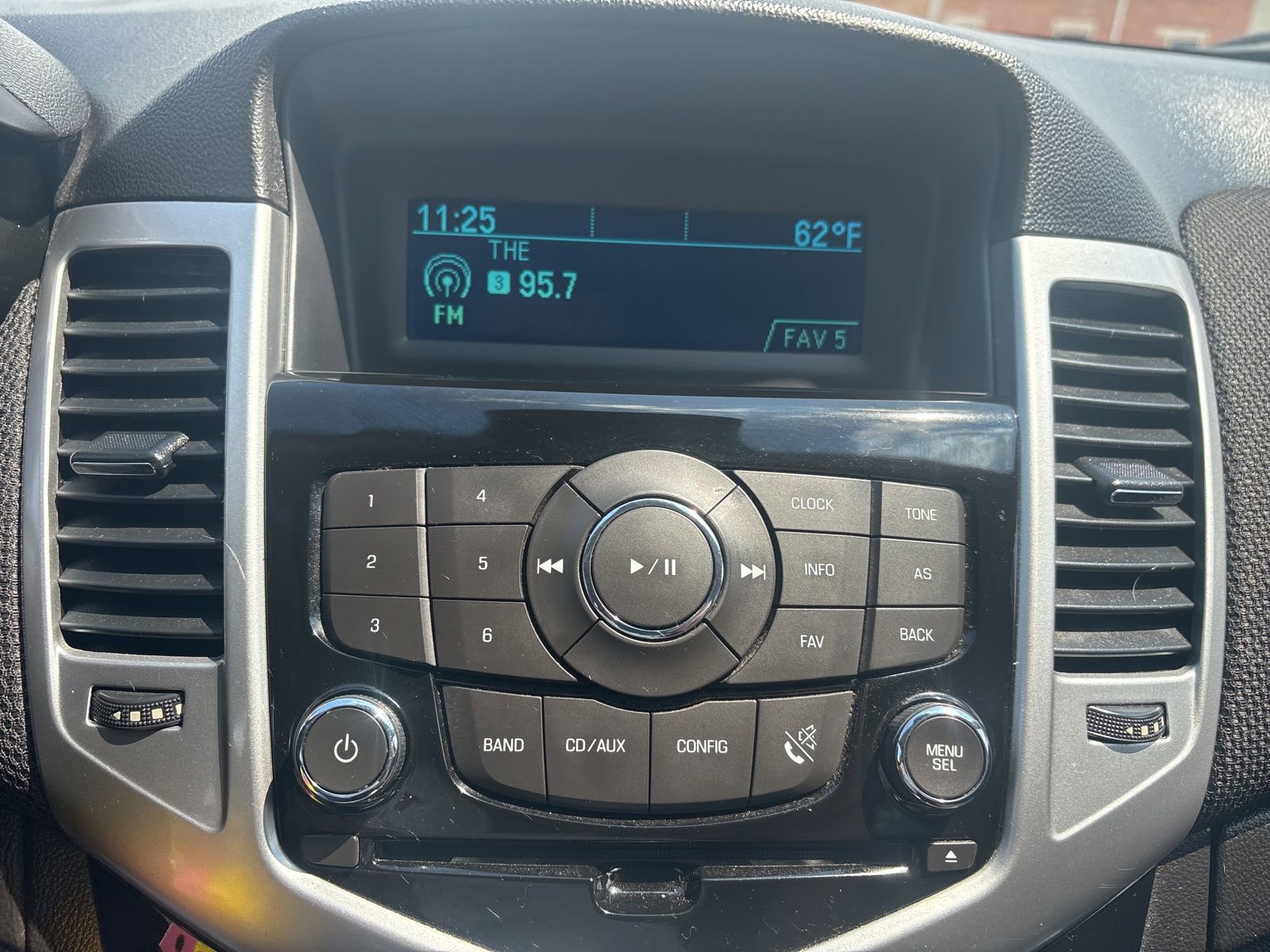 Used 2014 Chevrolet Cruze LT FWD image 20