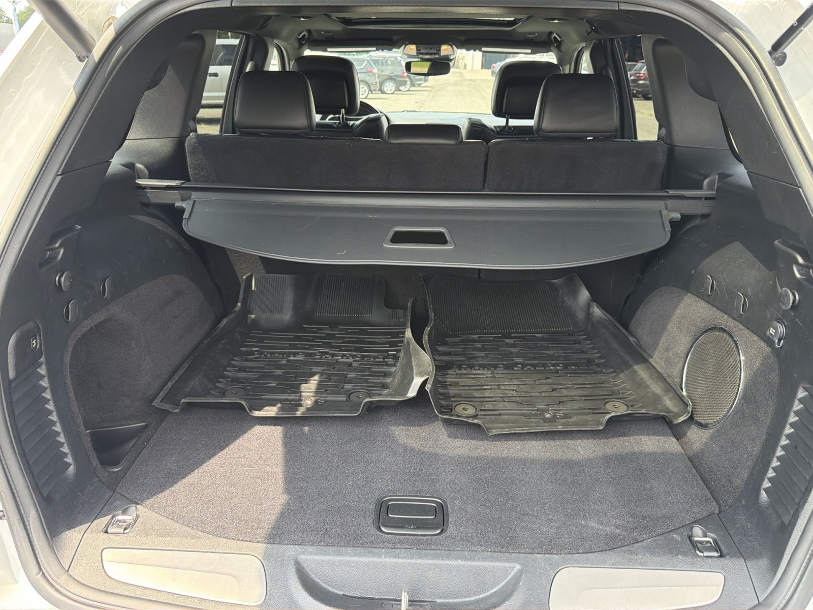 Used 2019 Jeep Grand Cherokee Overland AWD/4WD image 26