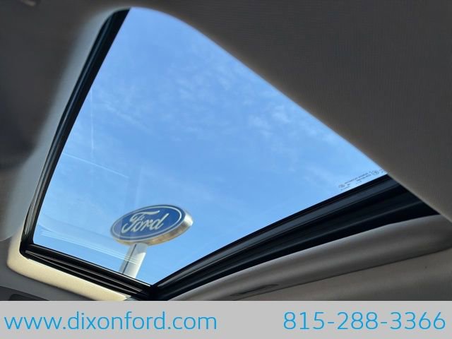 Used 2015 Chevrolet Suburban LT w/ Luxury Package image 18