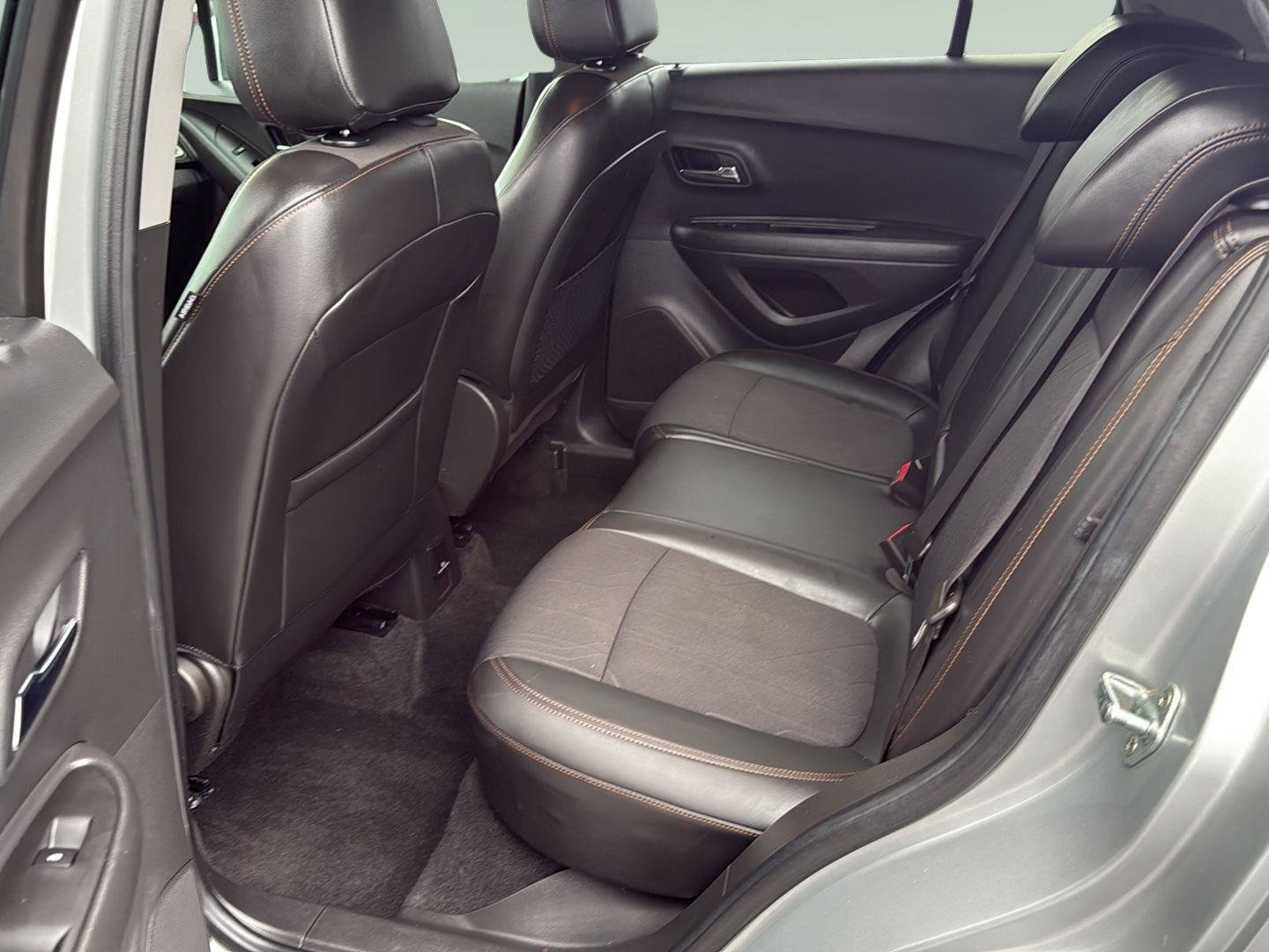 Used 2019 Chevrolet Trax LT w/ LT Convenience Package AWD/4WD image 16