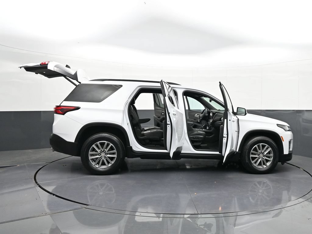 Used 2023 Chevrolet Traverse LT w/ Rear Camera Mirror Package AWD/4WD image 40