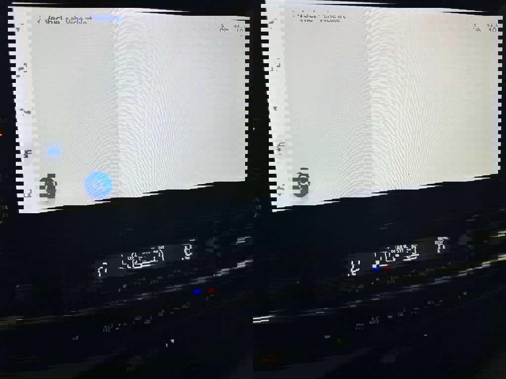 Used 2025 Toyota Sienna XSE image 35