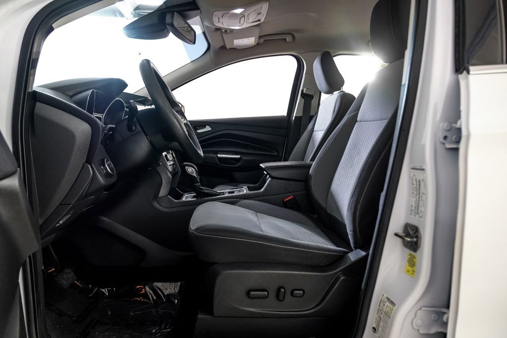 Used 2019 Ford Escape SE image 4