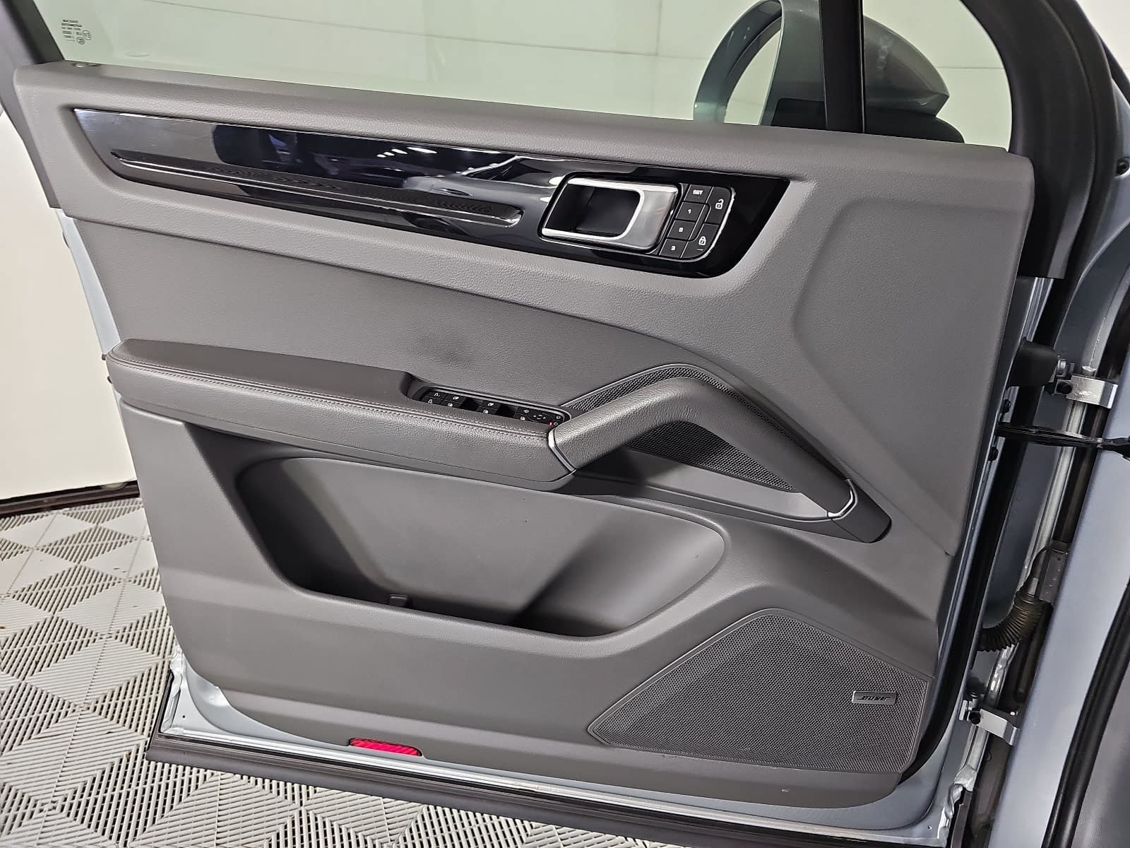 Used 2023 Porsche Cayenne Platinum Edition AWD/4WD image 27
