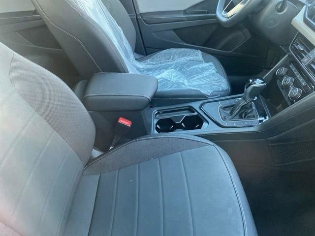 Used 2024 Volkswagen Taos SE image 25