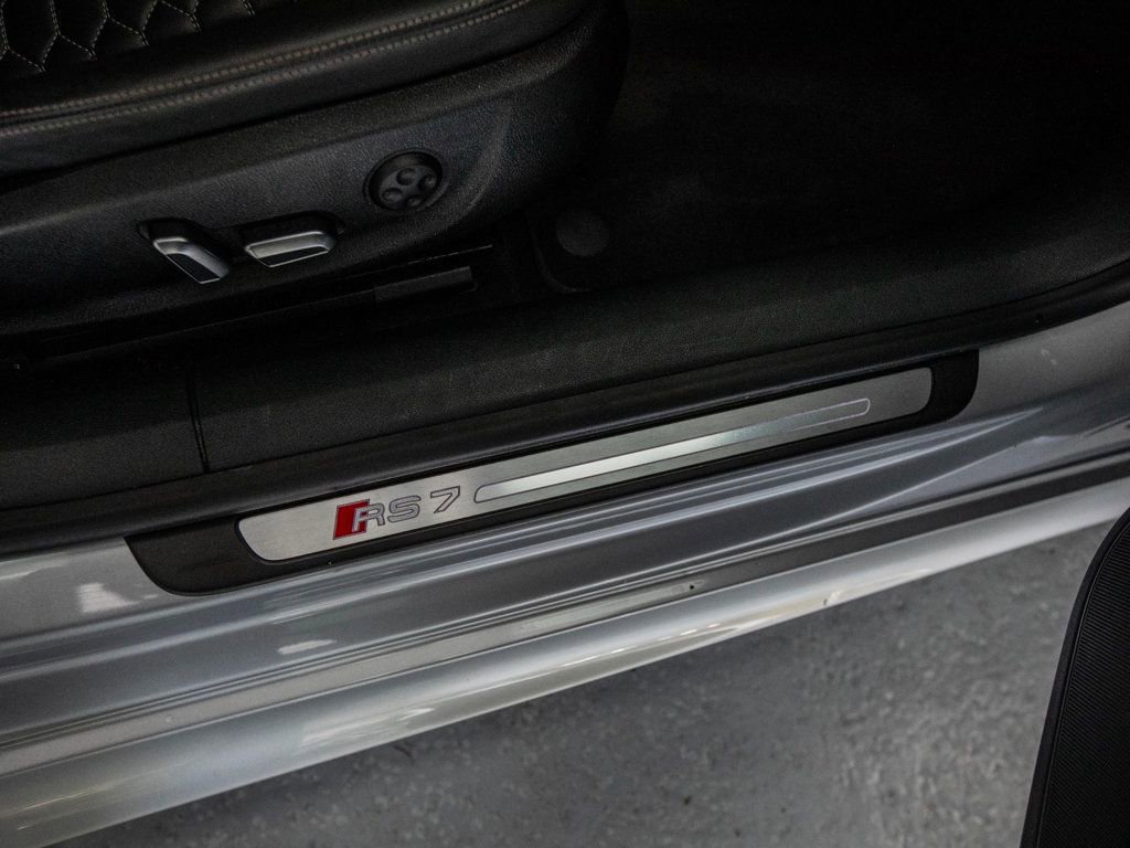 Used 2018 Audi RS 7 Performance w/ Cold Weather Package image 39