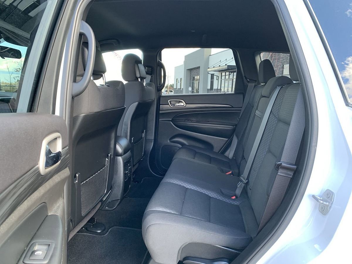 Used 2019 Jeep Grand Cherokee Laredo AWD/4WD image 27