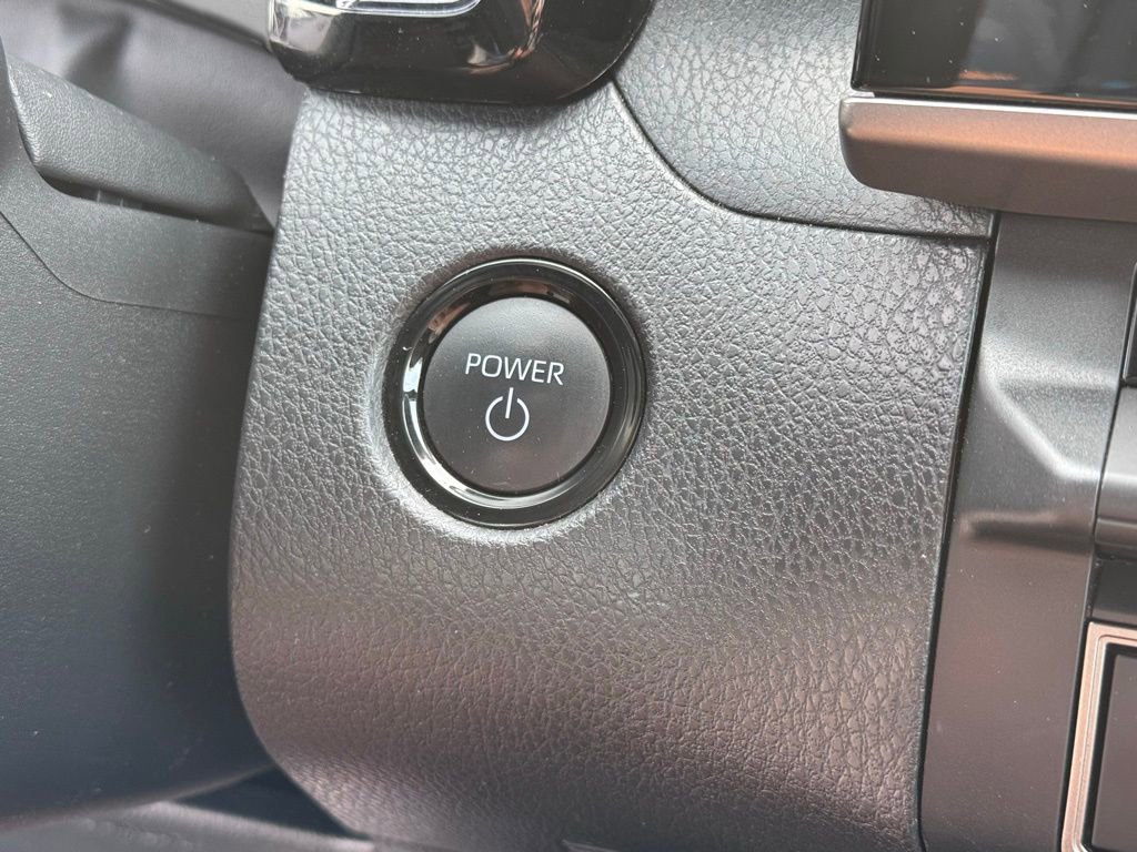 Used 2025 Toyota Camry SE FWD image 17