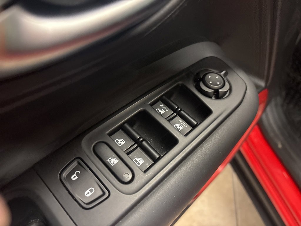 Used 2022 Jeep Renegade Latitude w/ Convenience Group AWD/4WD image 23