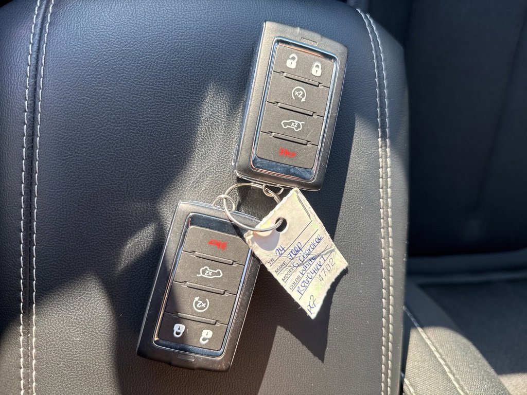 Certified 2024 Jeep Grand Cherokee Laredo X w/ Luxury Tech Group I image 23