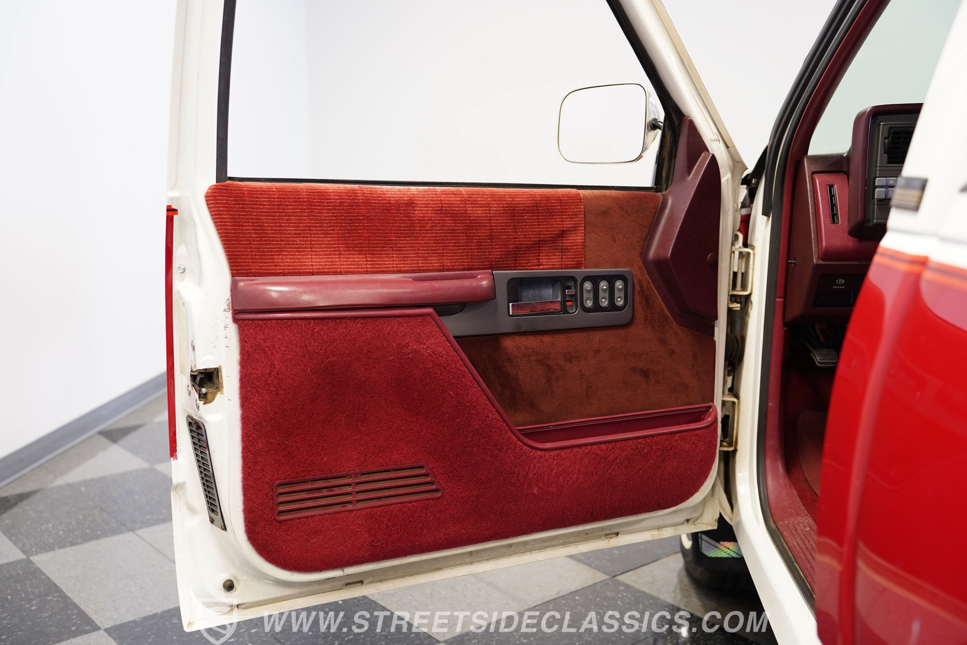 Used 1991 Chevrolet Silverado 1500 2WD Regular Cab image 38