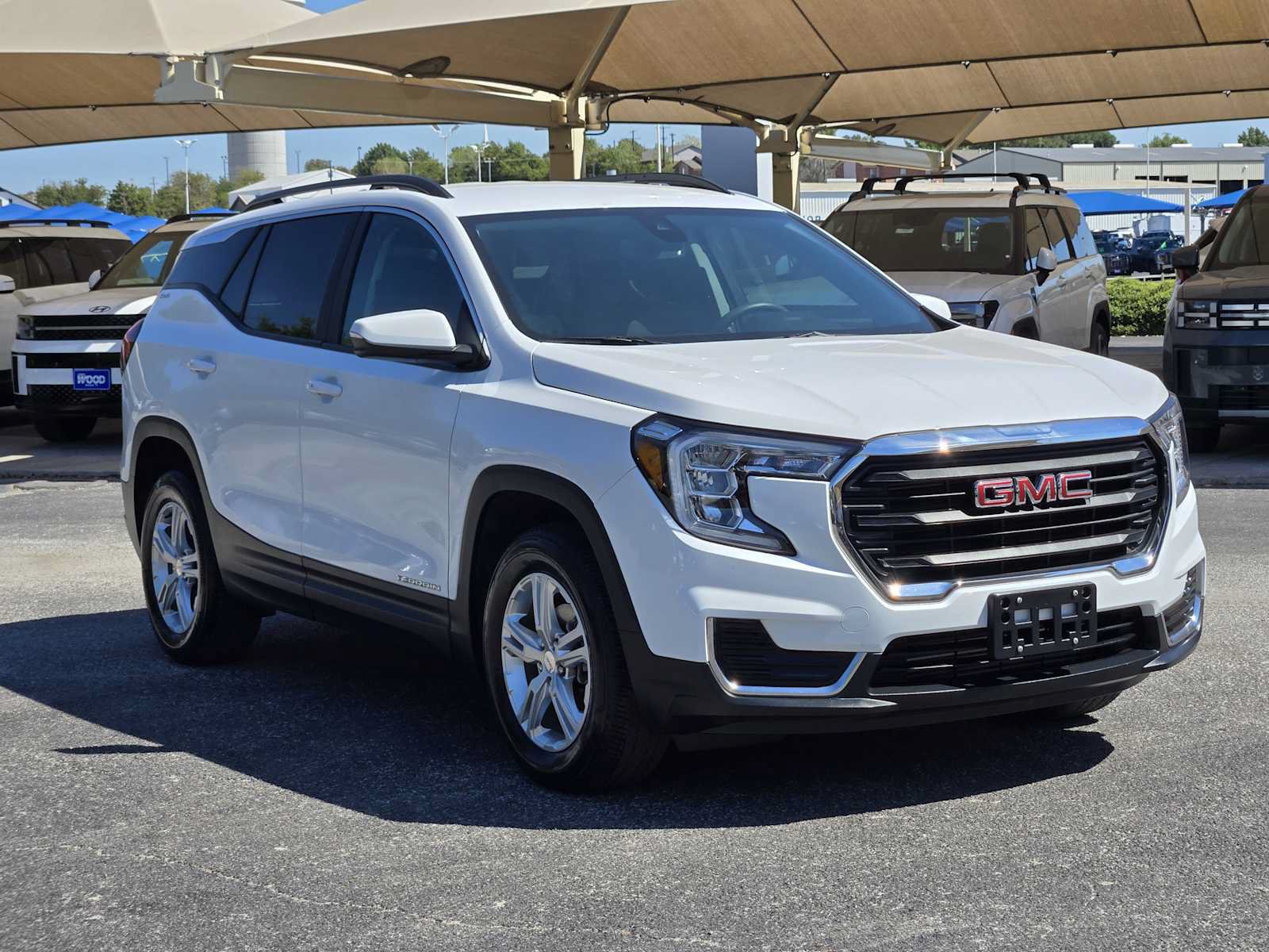 Certified 2024 GMC Terrain SLE w/ Driver Convenience Package AWD/4WD image 3