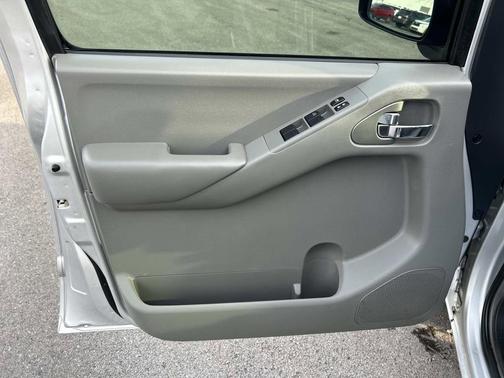 Used 2014 Nissan Frontier SV image 20